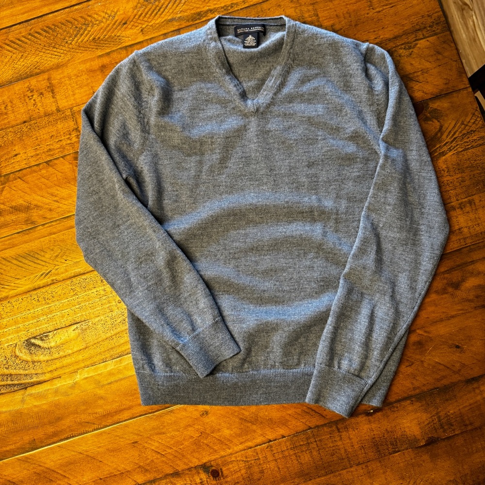 Banana Republic v neck